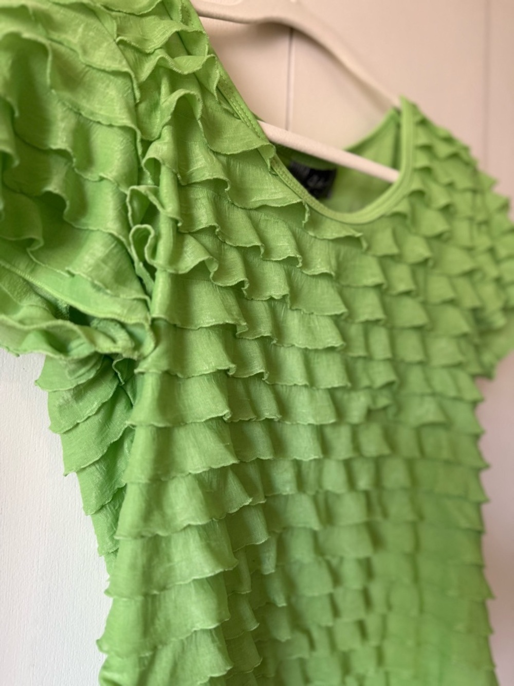 Vintage Y2K Green ruffle top short sleeves scoop neckline slinky brand M - Picture 7 of 10